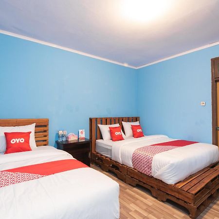 Oyo 1852 Intan Bromo Homestay Pasuruan Exterior foto