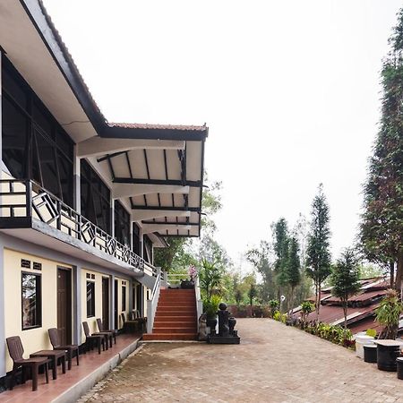 Oyo 1852 Intan Bromo Homestay Pasuruan Exterior foto