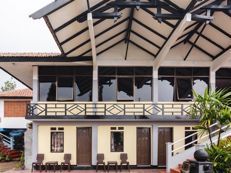 Oyo 1852 Intan Bromo Homestay Pasuruan Exterior foto