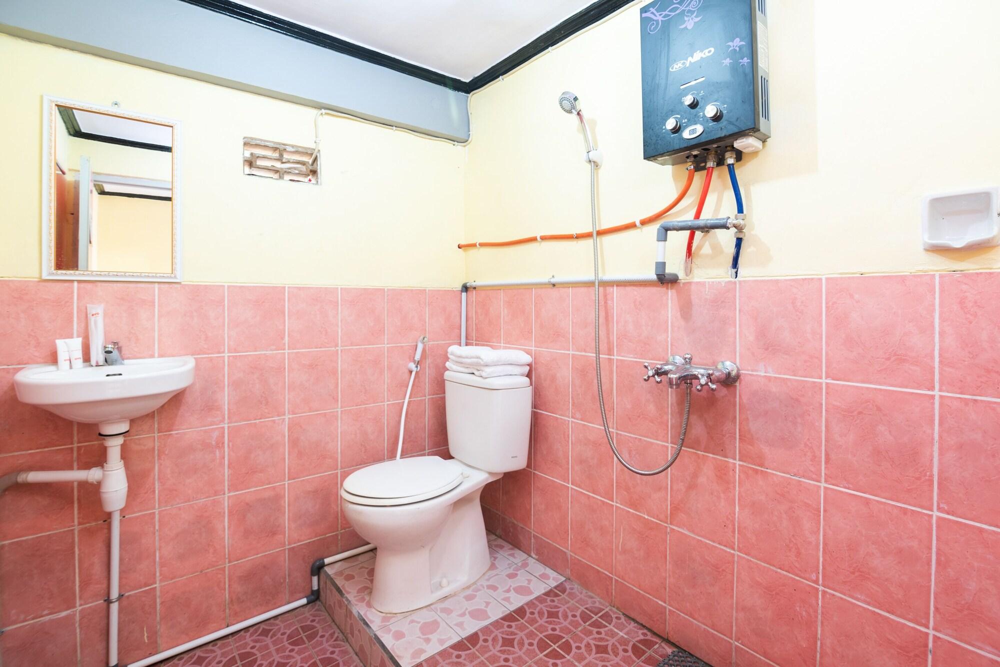 Oyo 1852 Intan Bromo Homestay Pasuruan Exterior foto