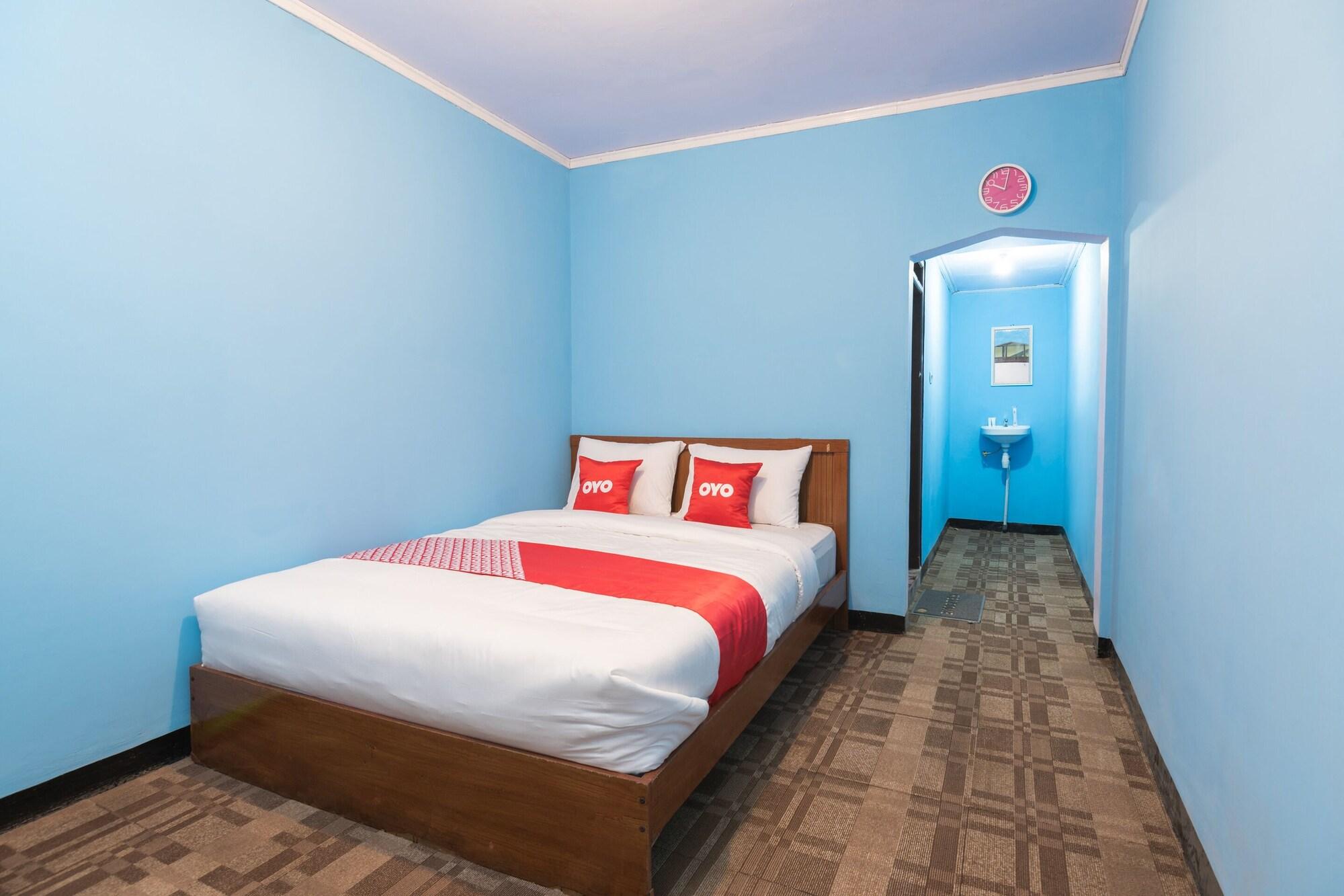 Oyo 1852 Intan Bromo Homestay Pasuruan Exterior foto