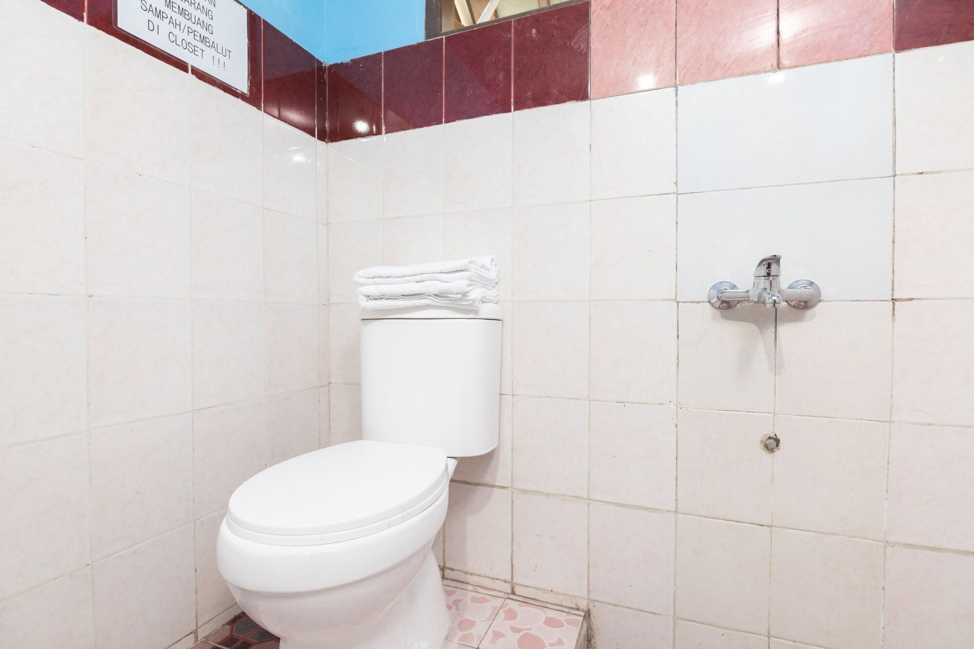 Oyo 1852 Intan Bromo Homestay Pasuruan Exterior foto