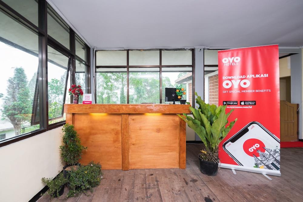 Oyo 1852 Intan Bromo Homestay Pasuruan Exterior foto