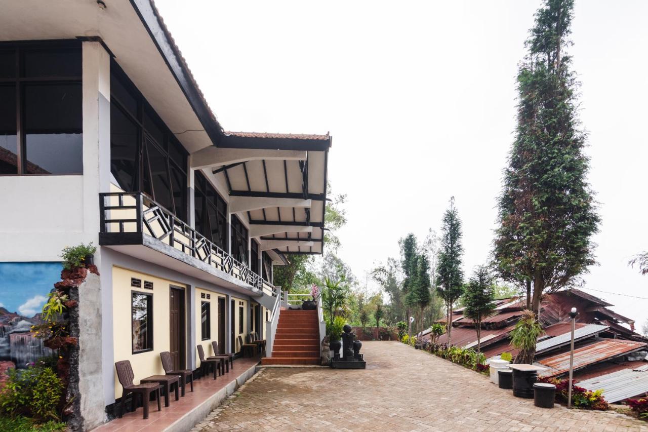 Oyo 1852 Intan Bromo Homestay Pasuruan Exterior foto
