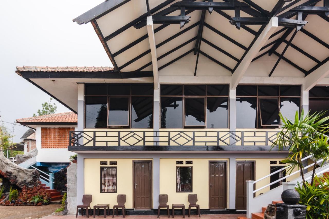 Oyo 1852 Intan Bromo Homestay Pasuruan Exterior foto
